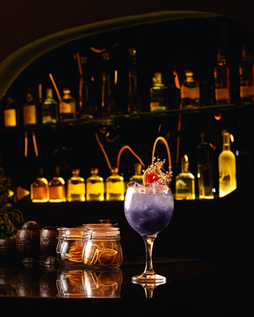 W BAR — Branding 4